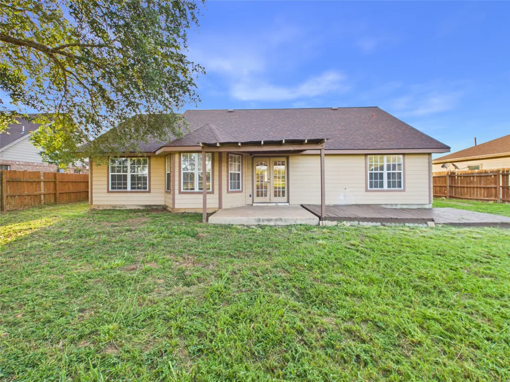 1125 Iris Crescent Drive Floresville, TX 78114