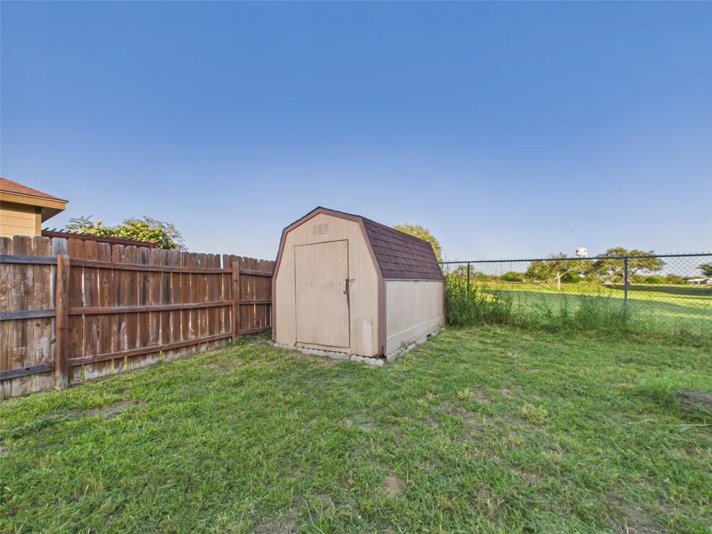 1125 Iris Crescent Drive Floresville, TX 78114