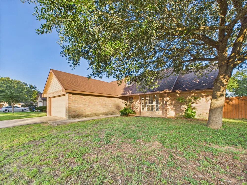 1125 Iris Crescent Drive Floresville, TX 78114