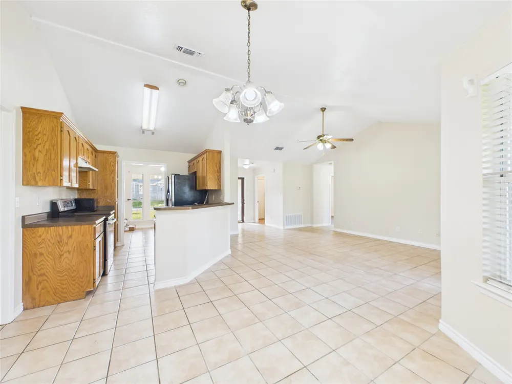 1125 Iris Crescent Drive Floresville, TX 78114