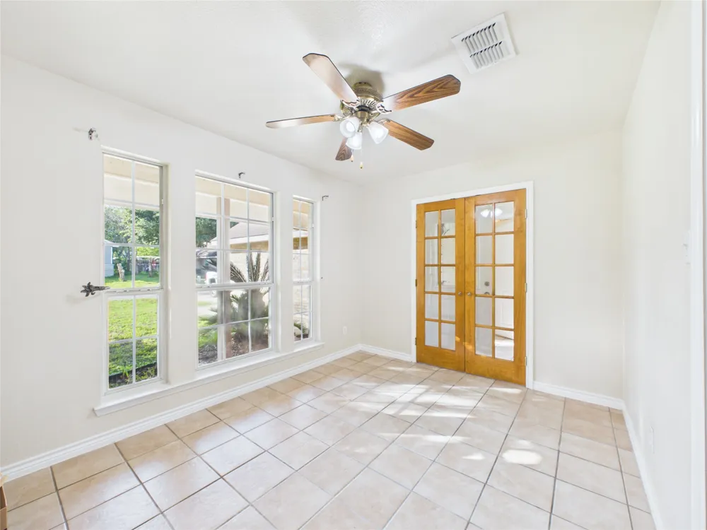 1125 Iris Crescent Drive Floresville, TX 78114