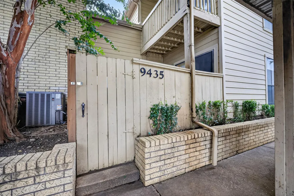 9435 Pagewood Lane Houston, TX 77063