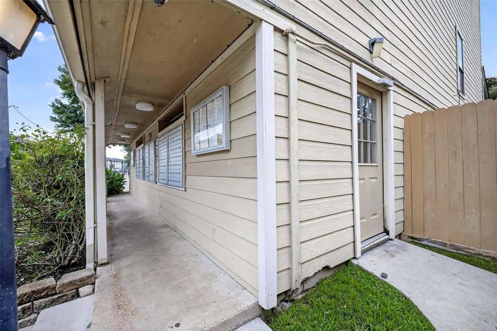 9435 Pagewood Lane Houston, TX 77063