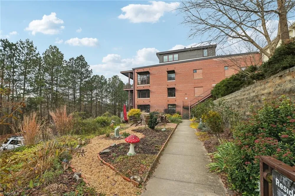 1860 Sissipahaw Way #D-208 Saxapahaw, NC 27253