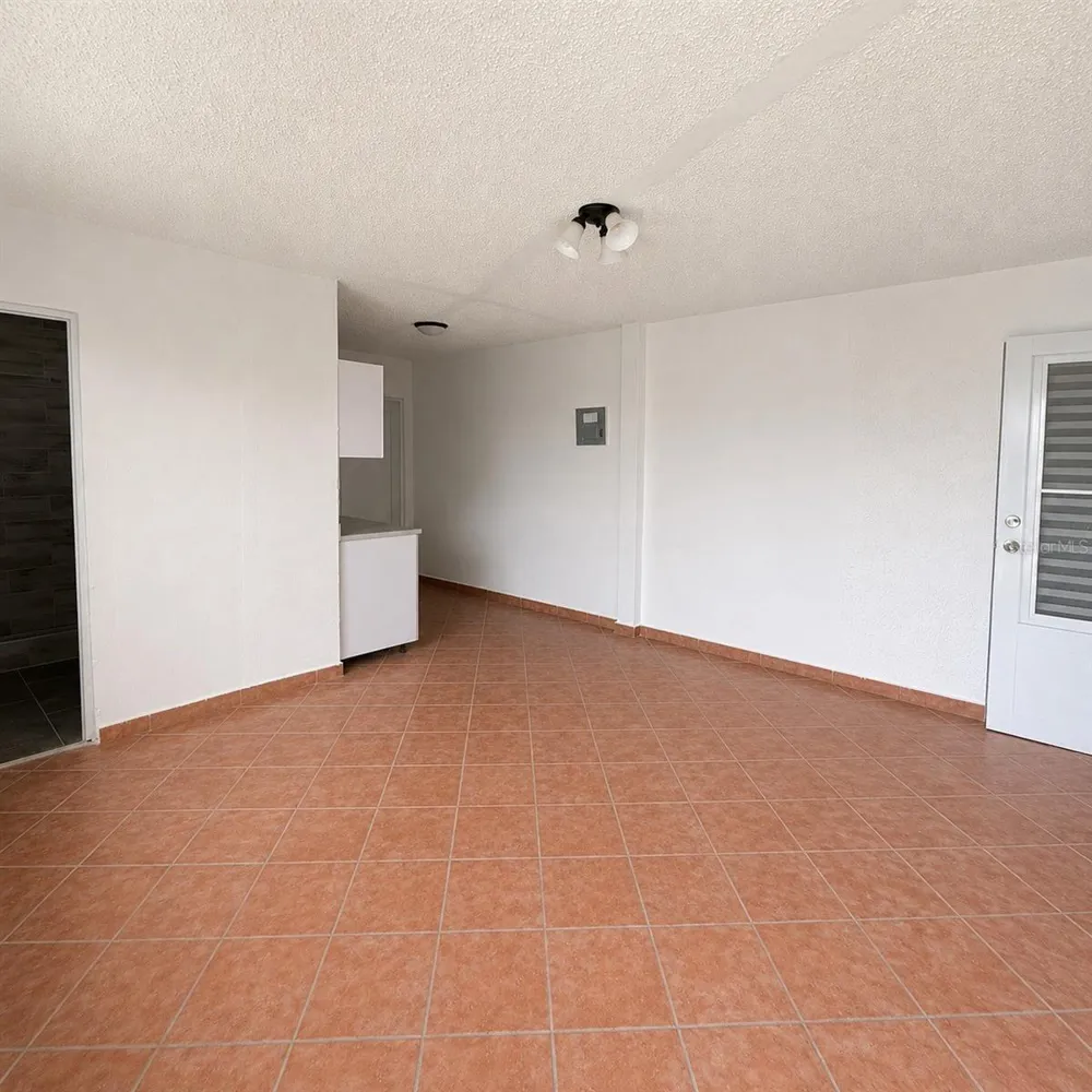 143 JARDINES DE COUNTRY CLUB #Apt 2 Carolina, PR 00983