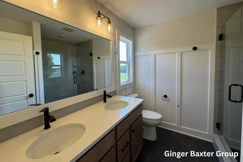 11516 Shoreline Drive #104 Allendale, MI 49401