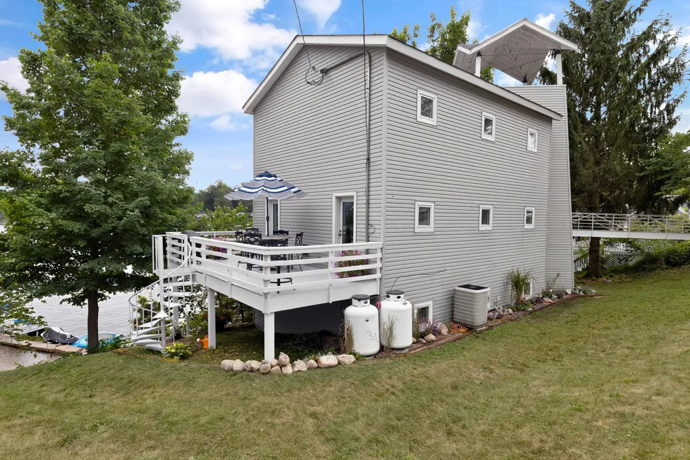15657 Lakeview Drive Buchanan, MI 49107