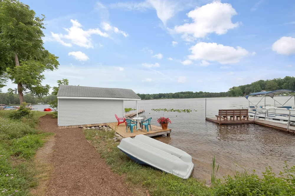 15657 Lakeview Drive Buchanan, MI 49107