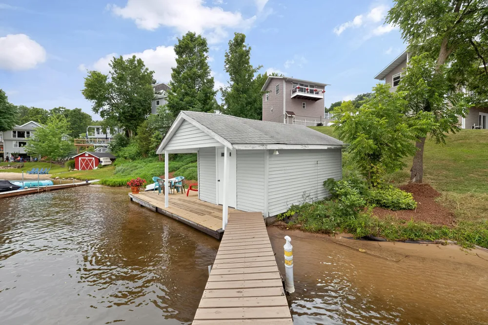 15657 Lakeview Drive Buchanan, MI 49107
