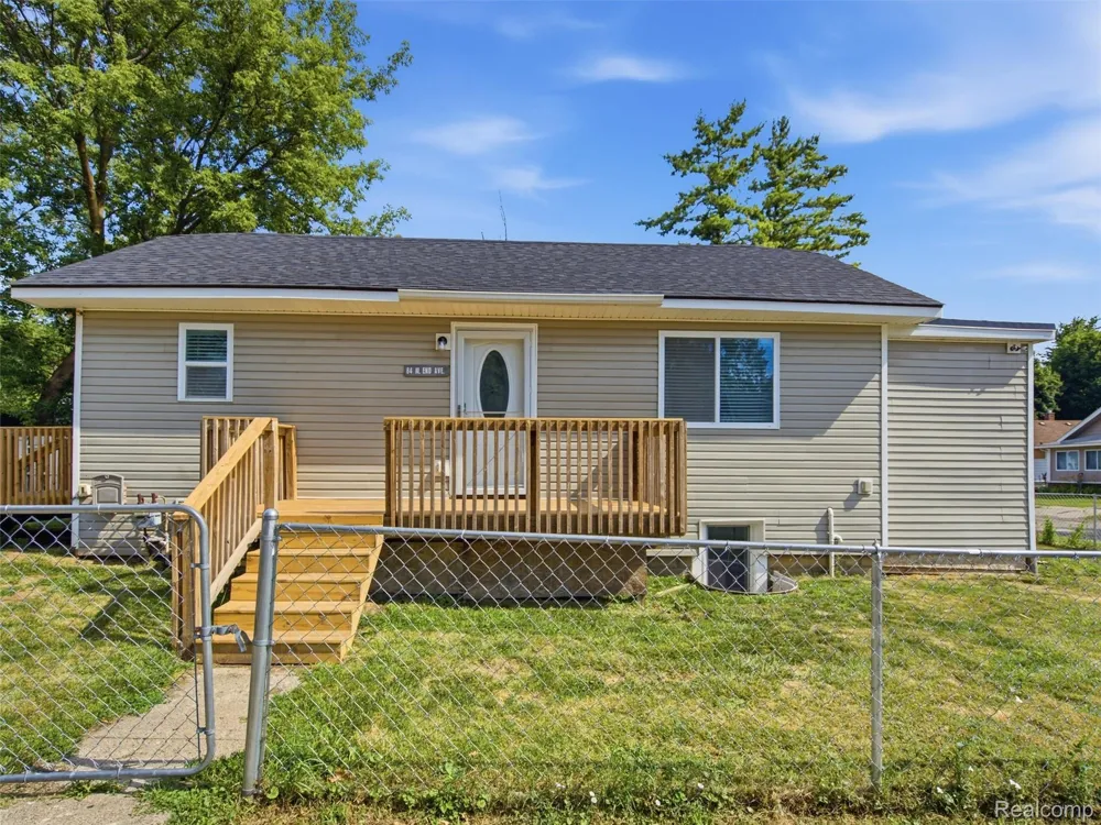 84 W End Avenue Waterford Charter Township, MI 48328