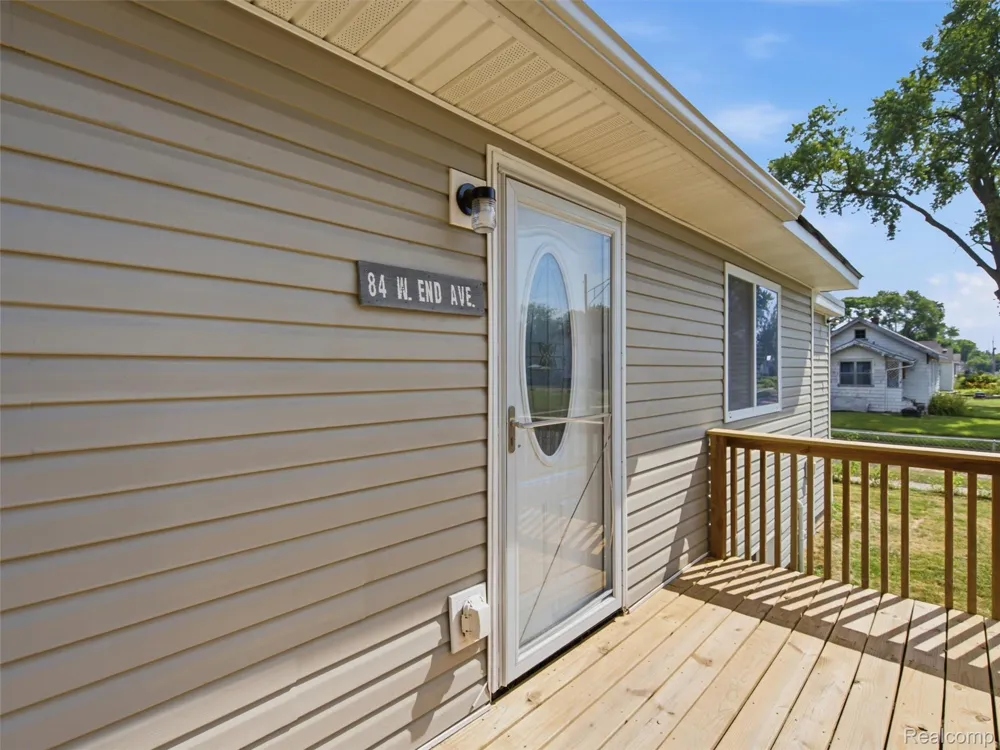 84 W End Avenue Waterford Charter Township, MI 48328