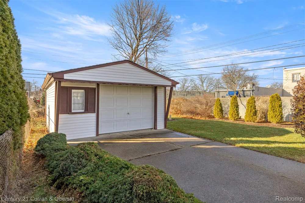 7120 Jackson Avenue Taylor City, MI 48180