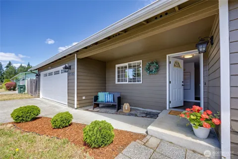 19782 Mosjon Circle NE