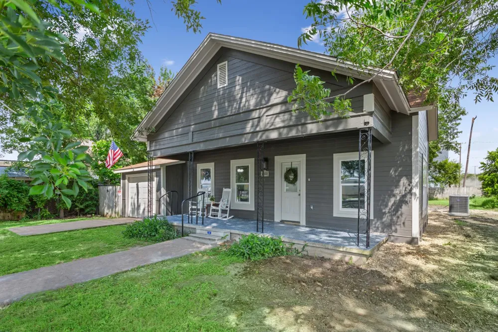 405 S Evie Street Bartlett, TX 76511