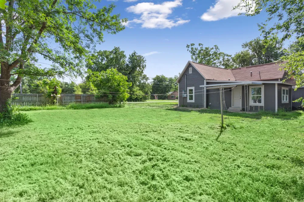 405 S Evie Street Bartlett, TX 76511