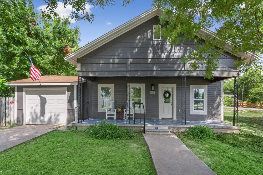 405 S Evie Street Bartlett, TX 76511