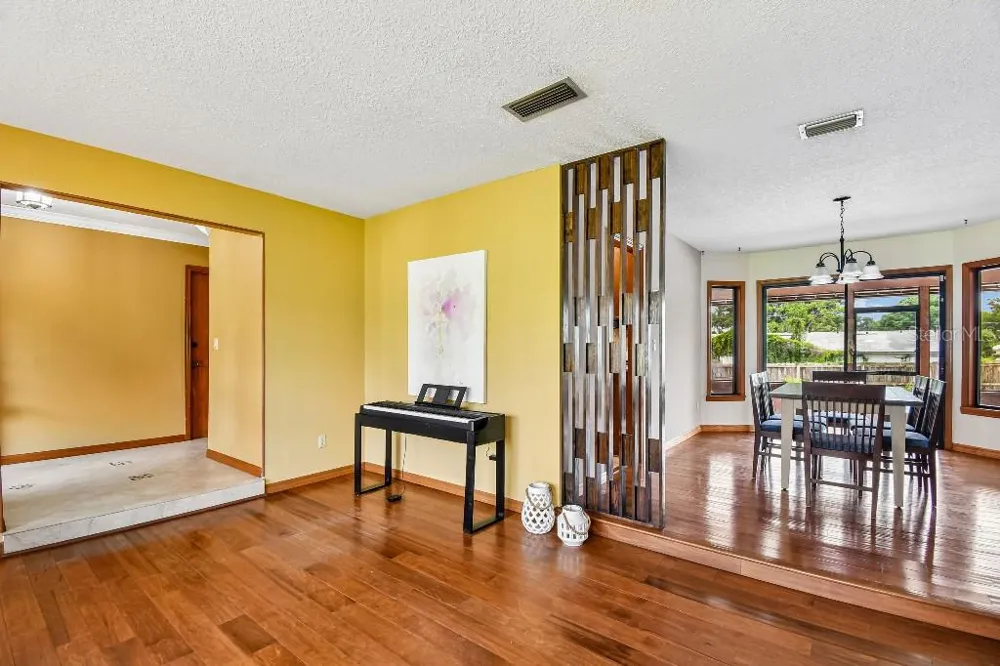 507 FERNWOOD DRIVE Altamonte Springs, FL 32701