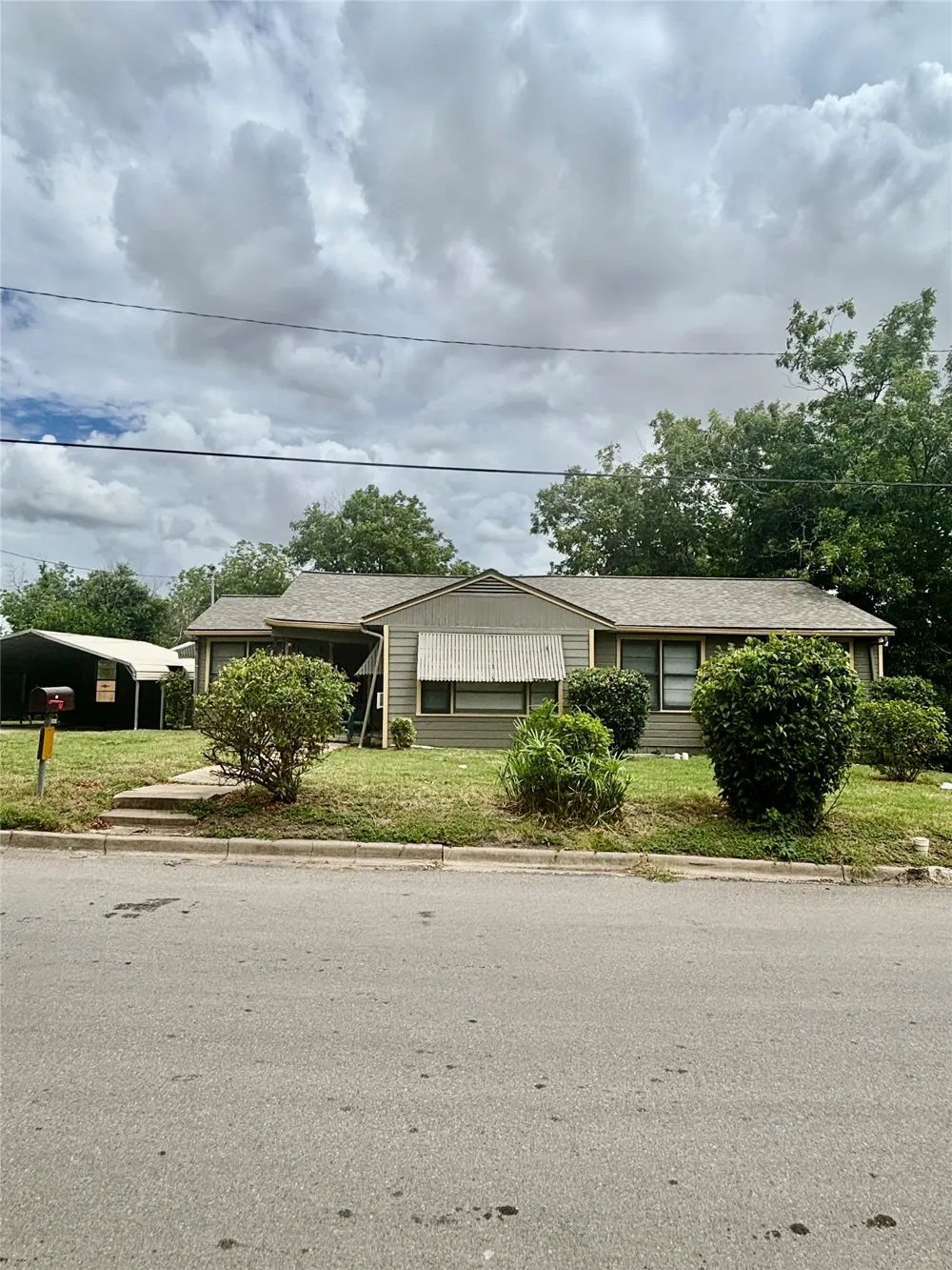 415 E 7th Street Taylor, TX 76574