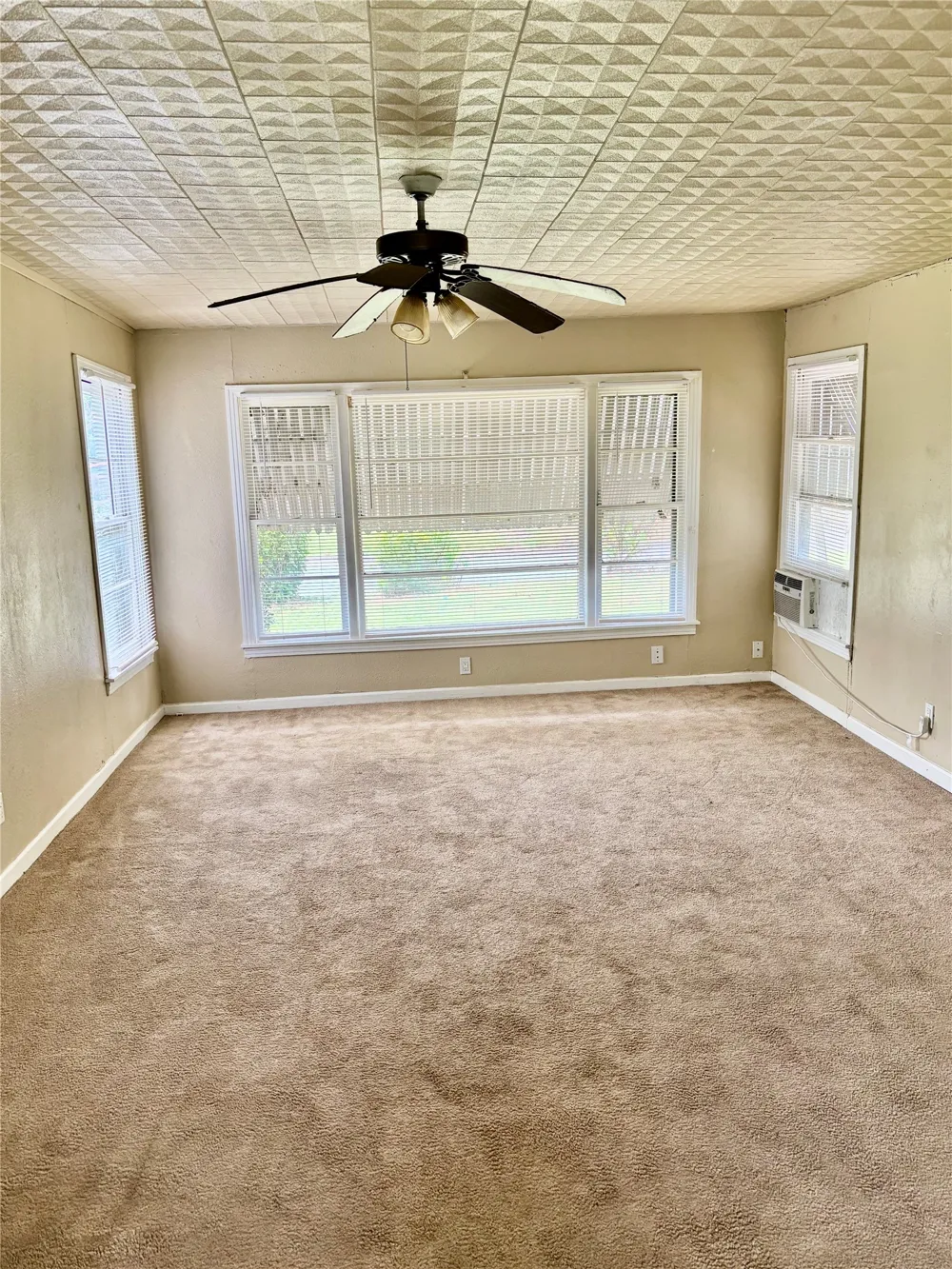415 E 7th Street Taylor, TX 76574