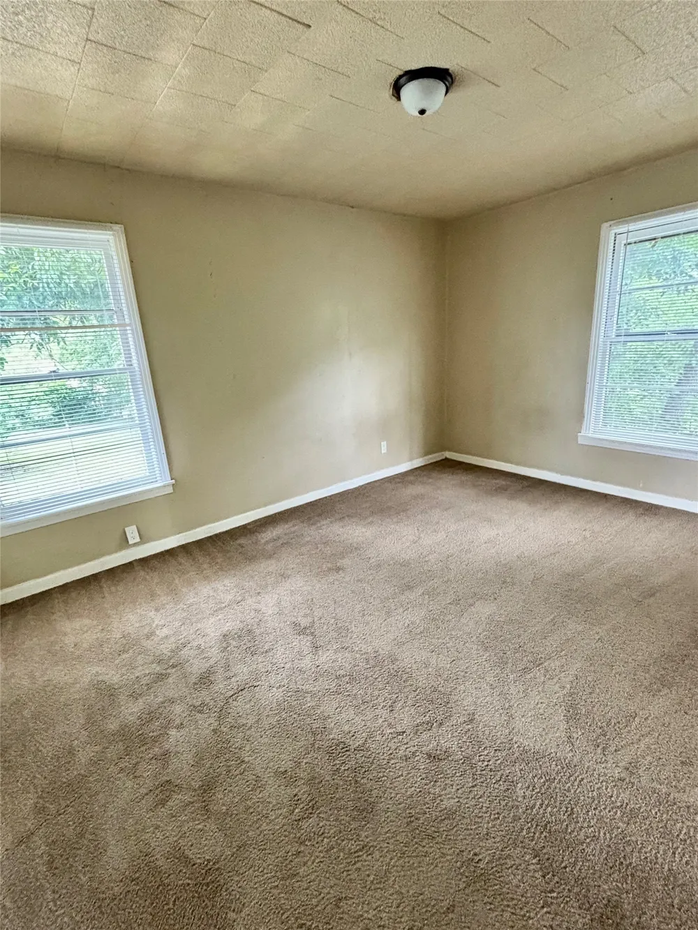 415 E 7th Street Taylor, TX 76574