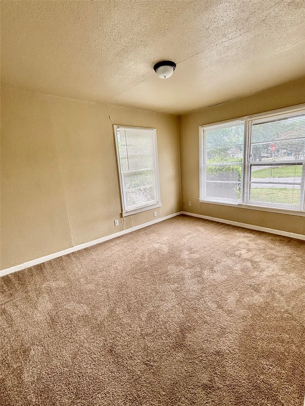 415 E 7th Street Taylor, TX 76574