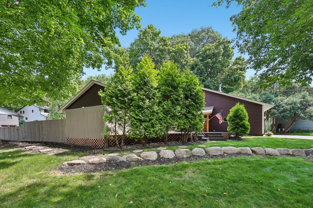 6074 Ridgewood Road Mound, MN 55364
