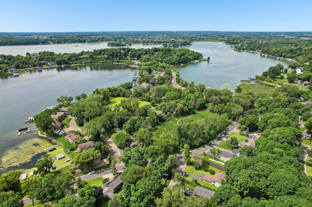6074 Ridgewood Road Mound, MN 55364