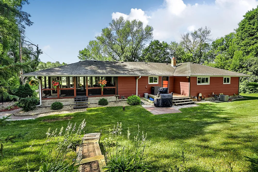 10150 Beebe Lake Road NE Hanover, MN 55376