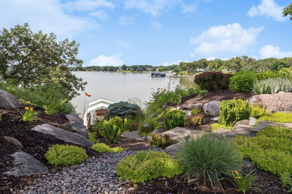 1065 Bayside Lane Minnetrista, MN 55364