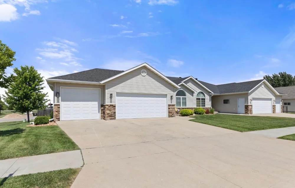 3410 Village Green Drive Moorhead, MN 56560
