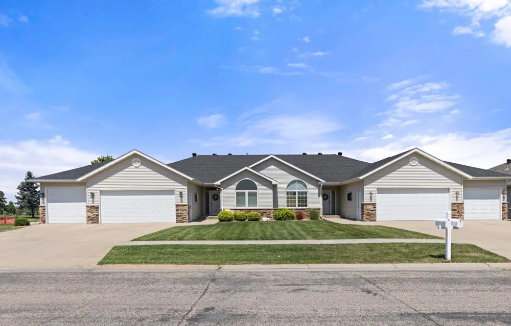 3410 Village Green Drive Moorhead, MN 56560