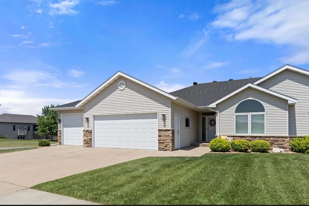 3410 Village Green Drive Moorhead, MN 56560