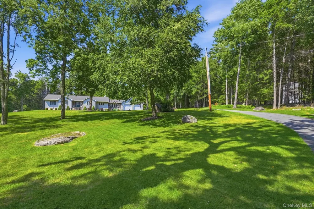806 Peenpack Trail Sparrowbush, NY 12780