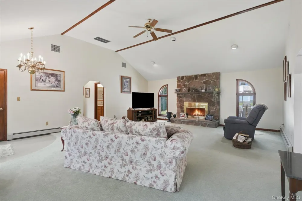 806 Peenpack Trail Sparrowbush, NY 12780