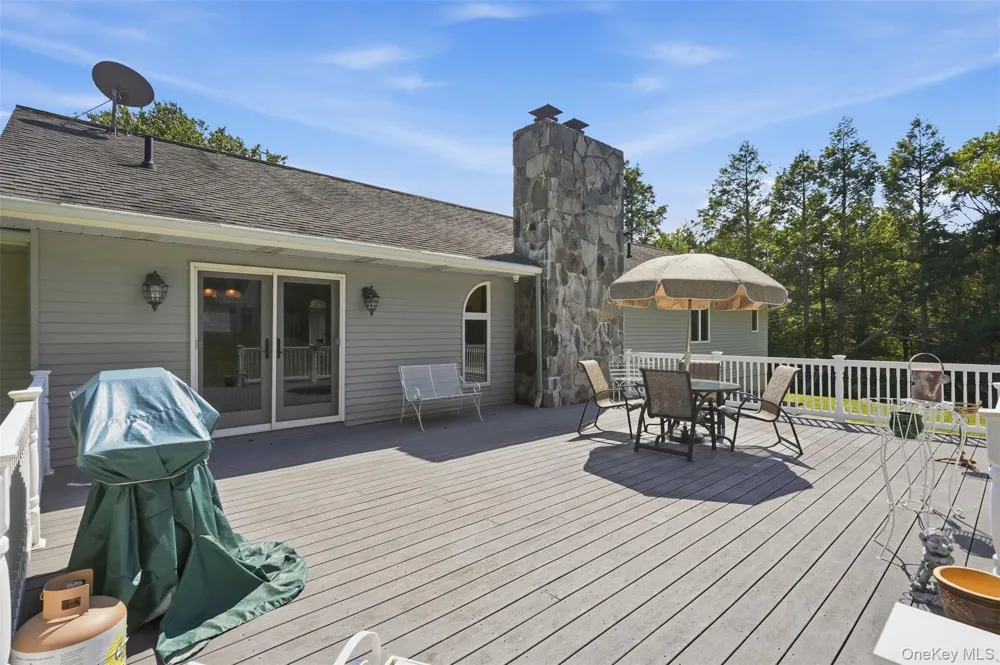 806 Peenpack Trail Sparrowbush, NY 12780