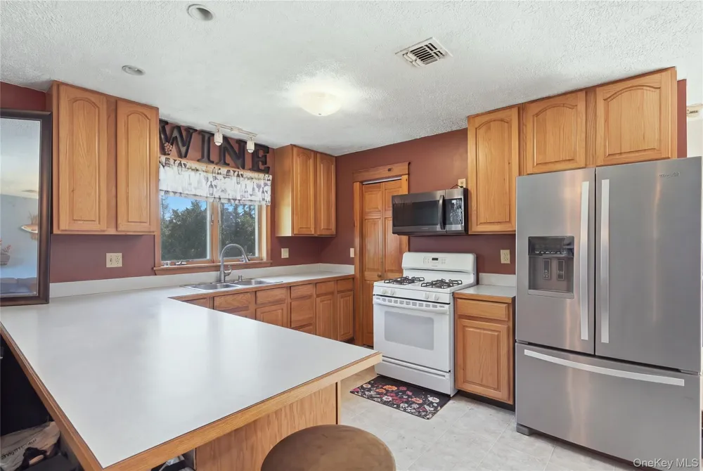 806 Peenpack Trail Sparrowbush, NY 12780
