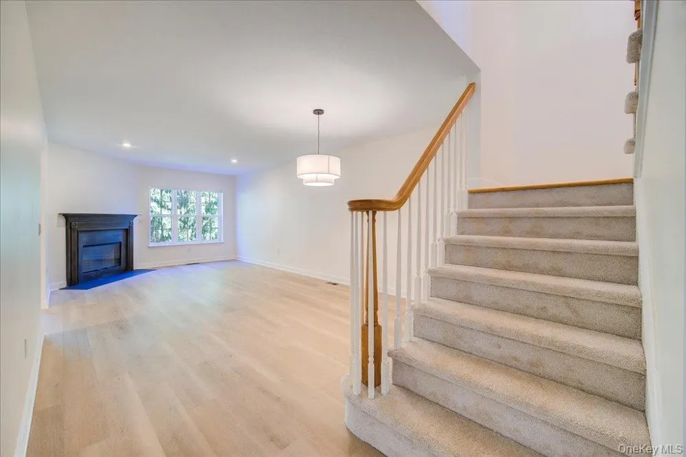 6204 High Ridge Court Wappingers Falls, NY 12590