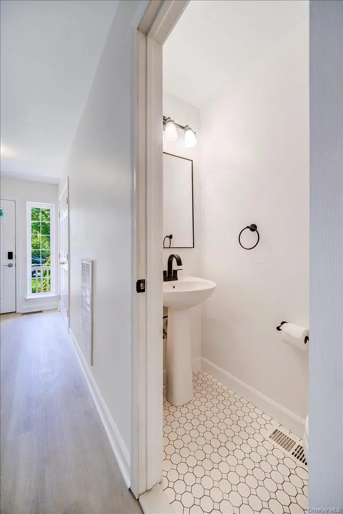 6204 High Ridge Court Wappingers Falls, NY 12590