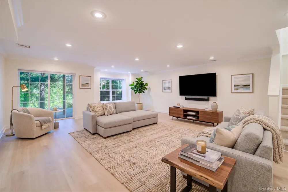 6204 High Ridge Court Wappingers Falls, NY 12590