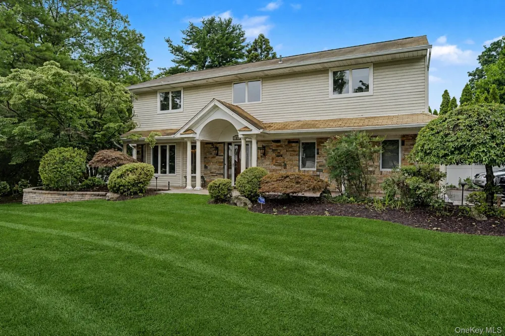 6 Field Daisy Lane East Northport, NY 11731