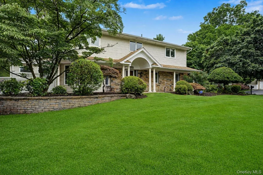 6 Field Daisy Lane East Northport, NY 11731