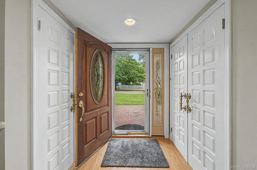 6 Field Daisy Lane East Northport, NY 11731