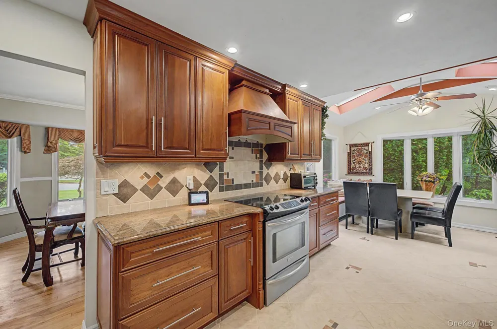 6 Field Daisy Lane East Northport, NY 11731