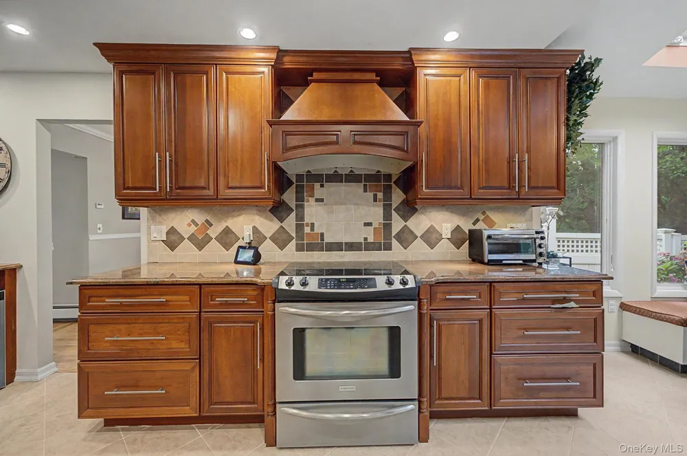 6 Field Daisy Lane East Northport, NY 11731