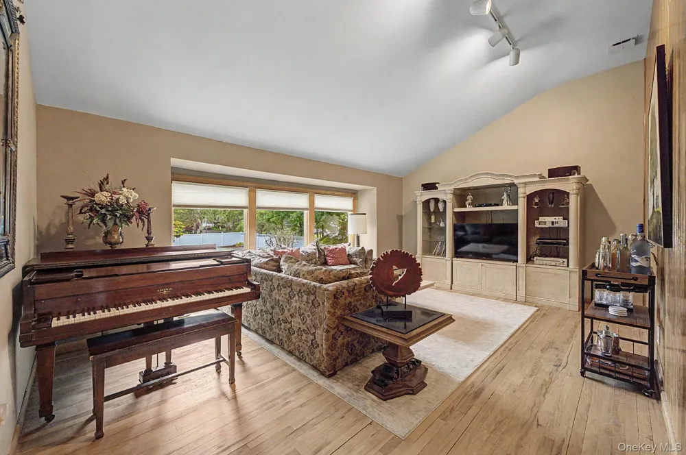 6 Field Daisy Lane East Northport, NY 11731