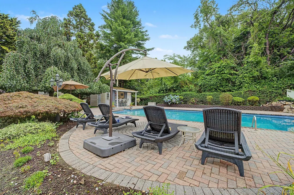 6 Field Daisy Lane East Northport, NY 11731
