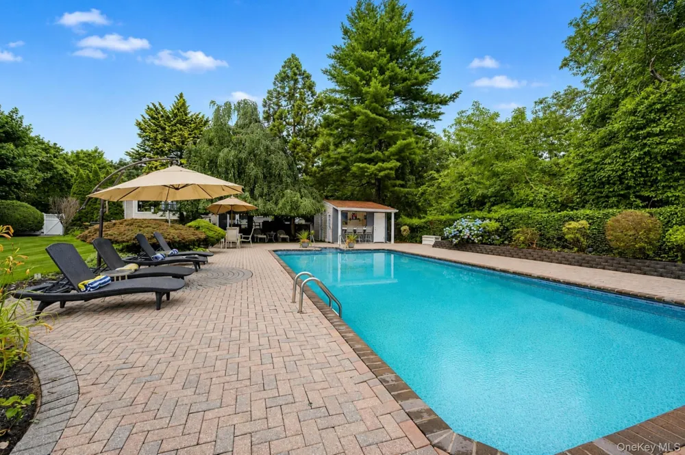6 Field Daisy Lane East Northport, NY 11731