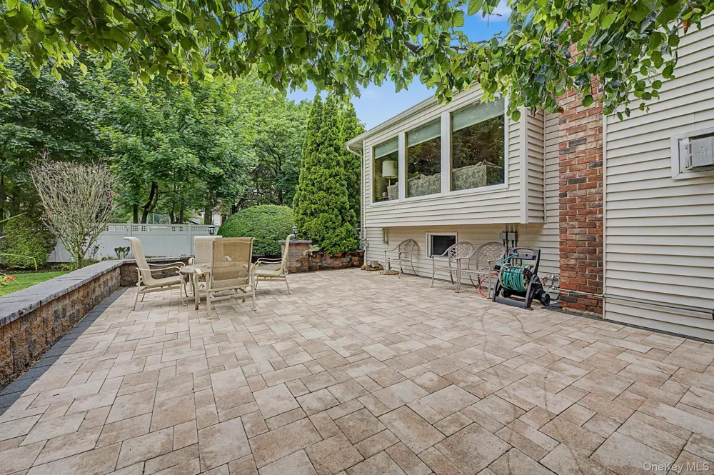 6 Field Daisy Lane East Northport, NY 11731