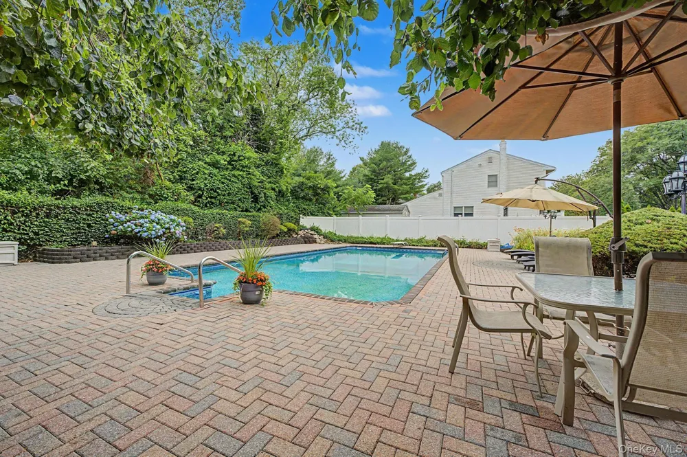 6 Field Daisy Lane East Northport, NY 11731