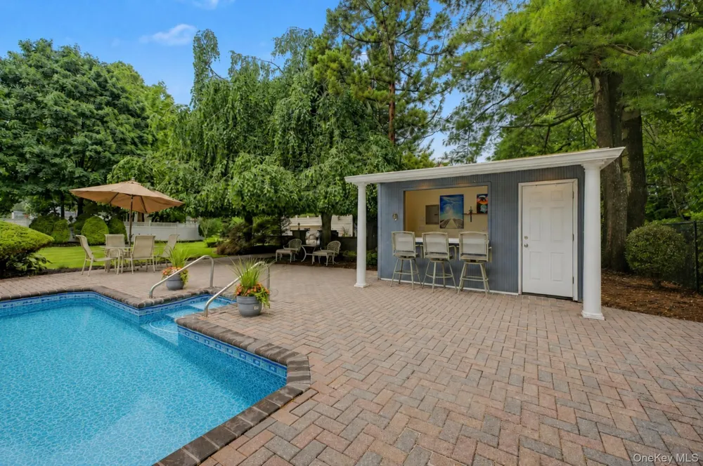 6 Field Daisy Lane East Northport, NY 11731